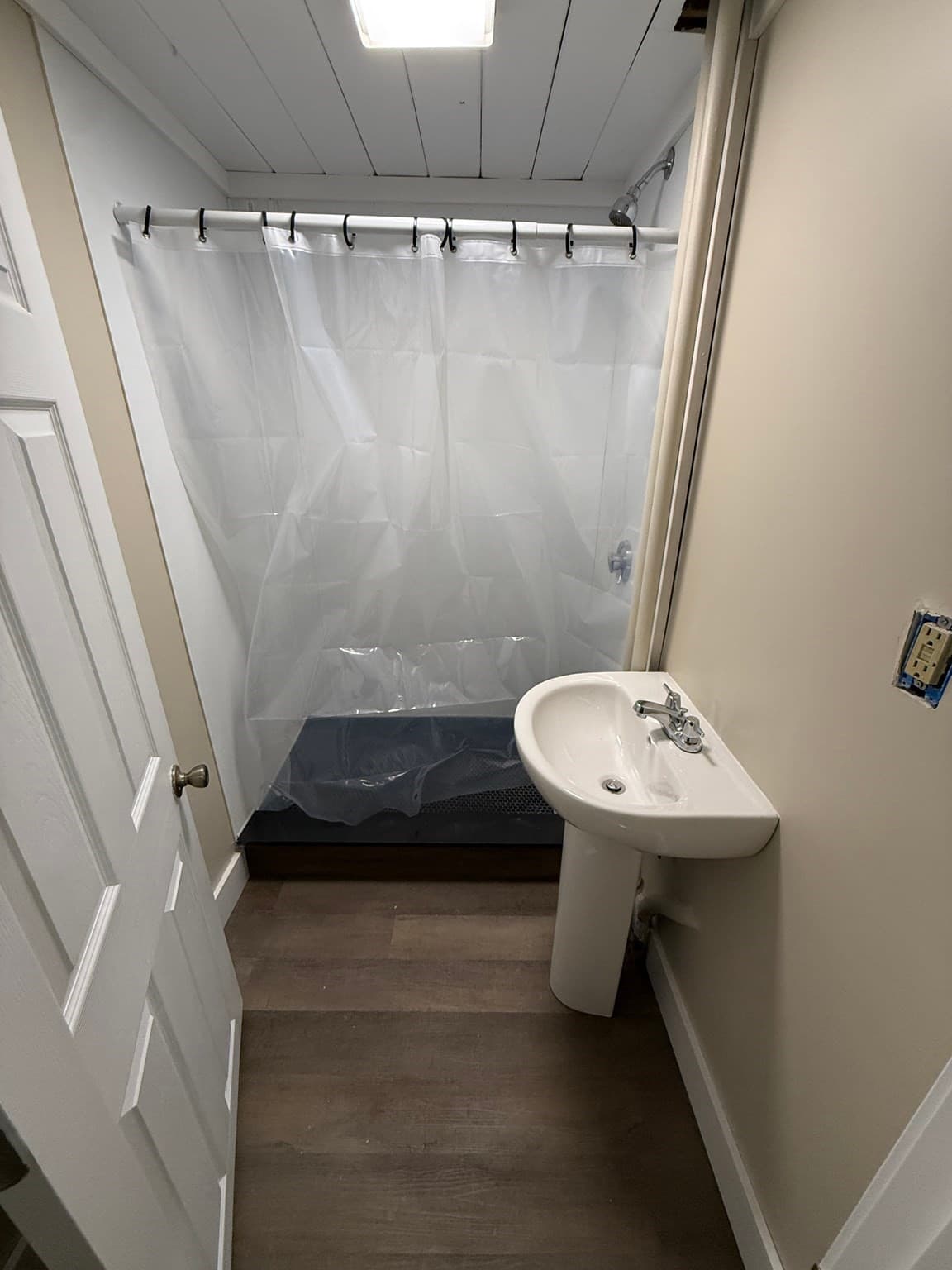 5+ Family - Rooming House at 162 Sawyer St, New Bedford MA 02746, photo 14 of 15