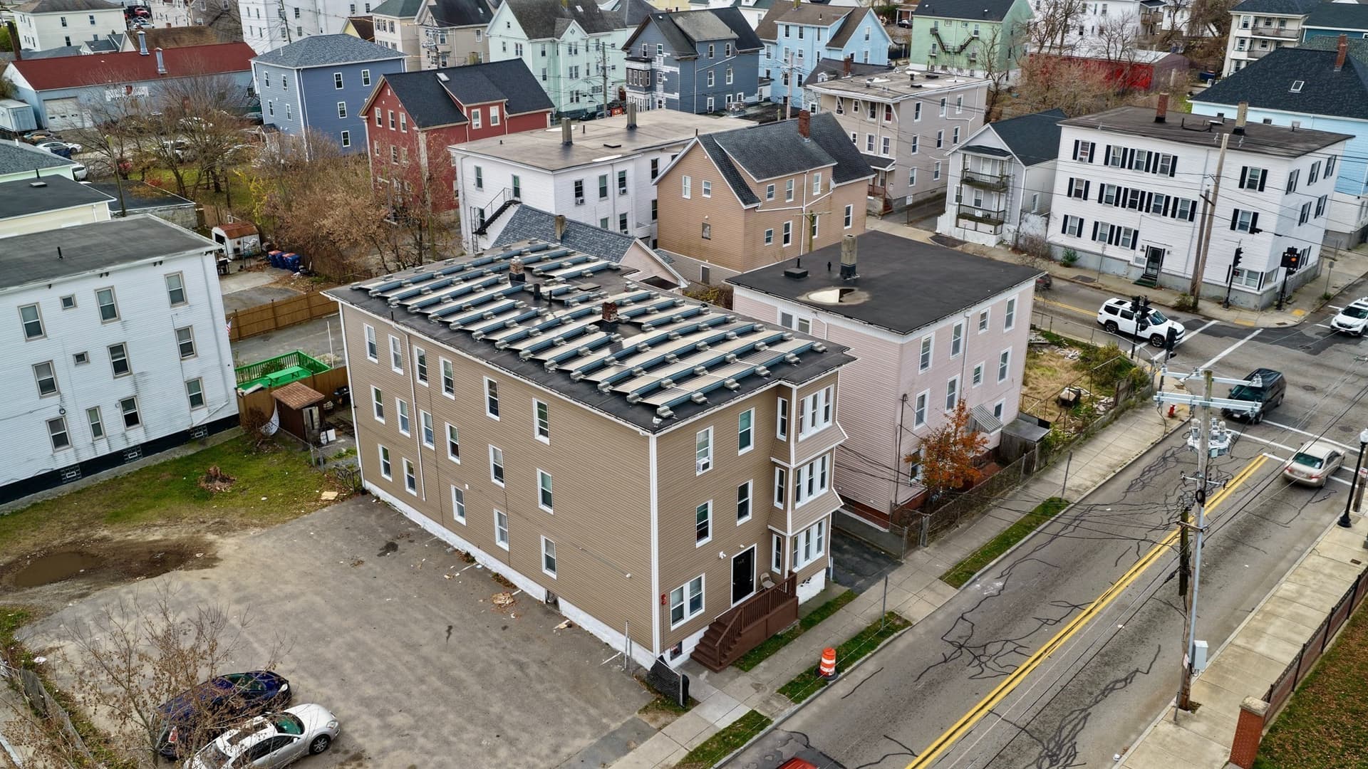 5+ Family - Rooming House at 162 Sawyer St, New Bedford MA 02746, photo 4 of 15