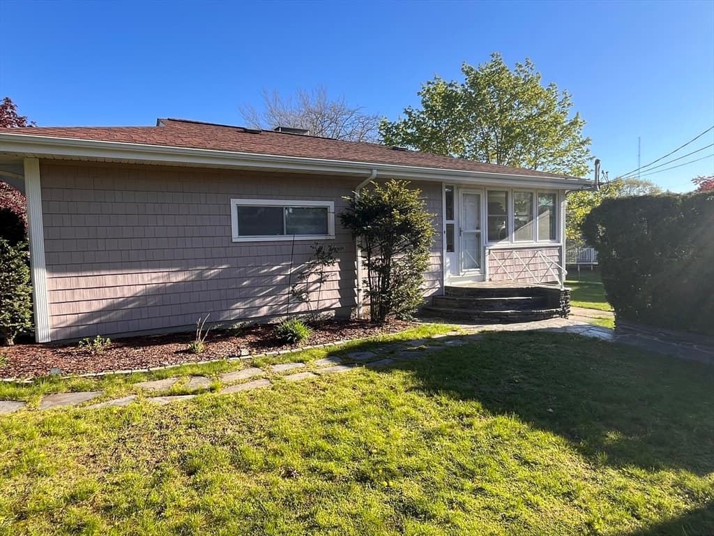 245 Cornell St, New Bedford MA 02740 photo 4
