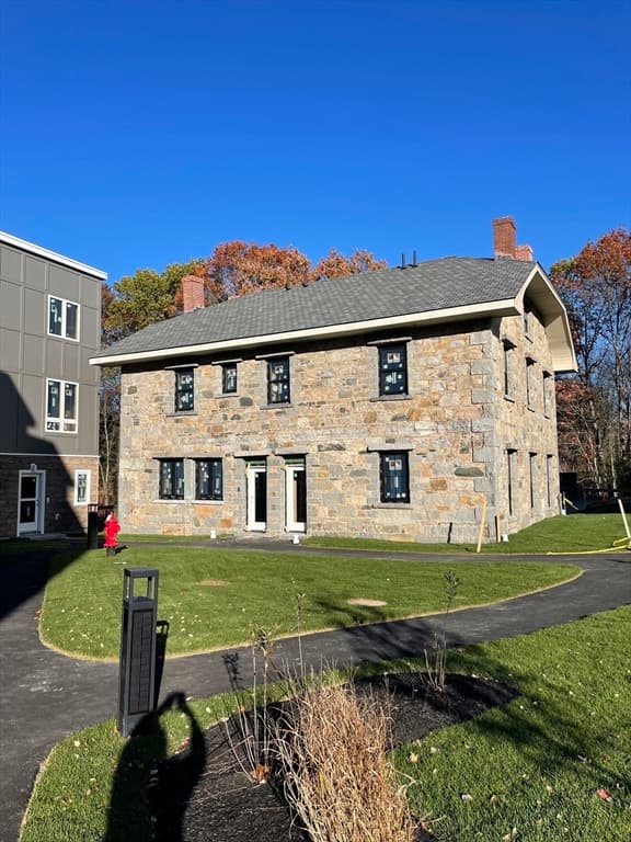 Condominium at 225 Middlesex Turnpike # 107, Burlington MA 01803, Burlington, photo 2 of 23
