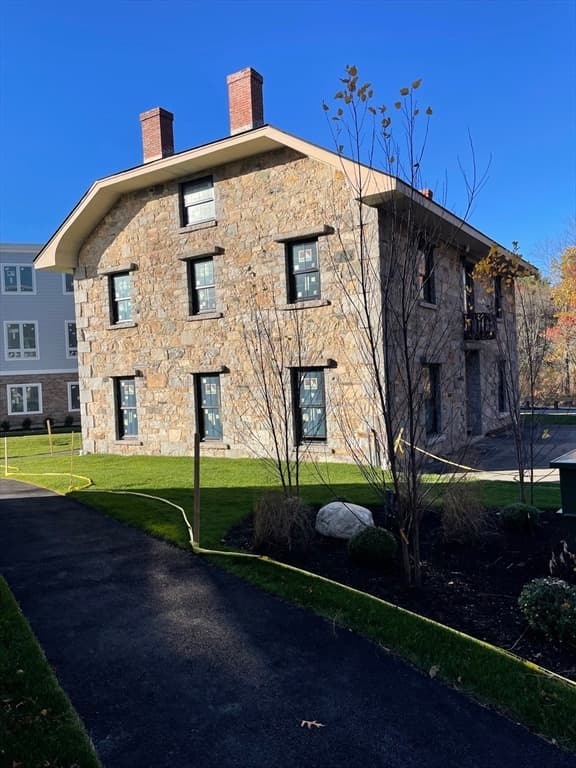 Condominium at 225 Middlesex Turnpike # 107, Burlington MA 01803, Burlington, photo 3 of 23
