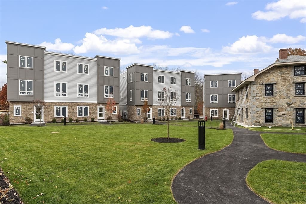 Condominium at 225 Middlesex Turnpike # 107, Burlington MA 01803, Burlington, photo 5 of 23