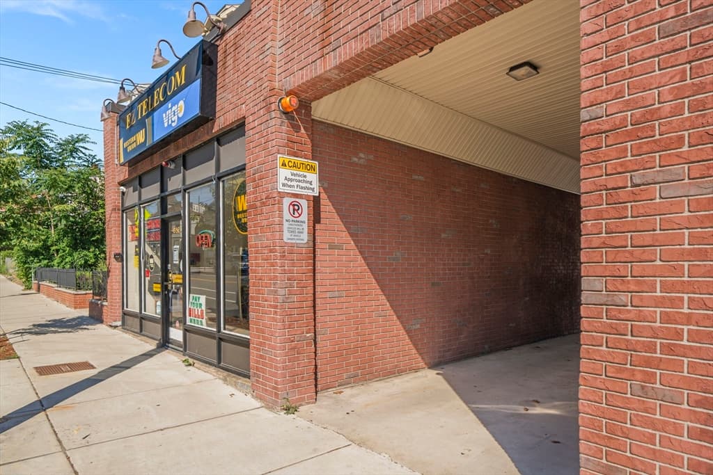 682 Broadway, Chelsea MA 02150 photo 3