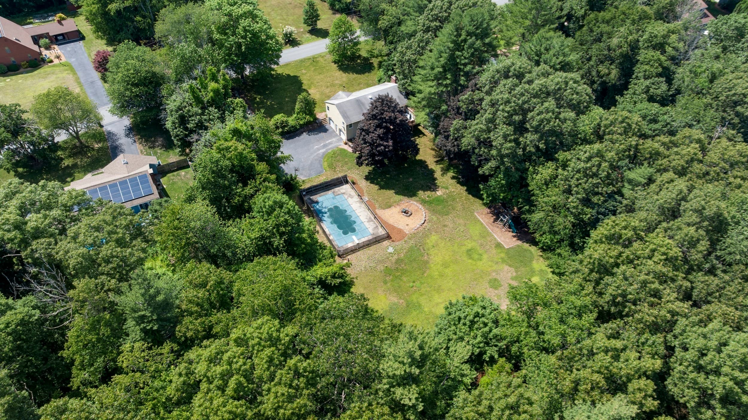Single Family Residence at 27 Hillside Dr, Sturbridge MA 01566, photo 27 of 37