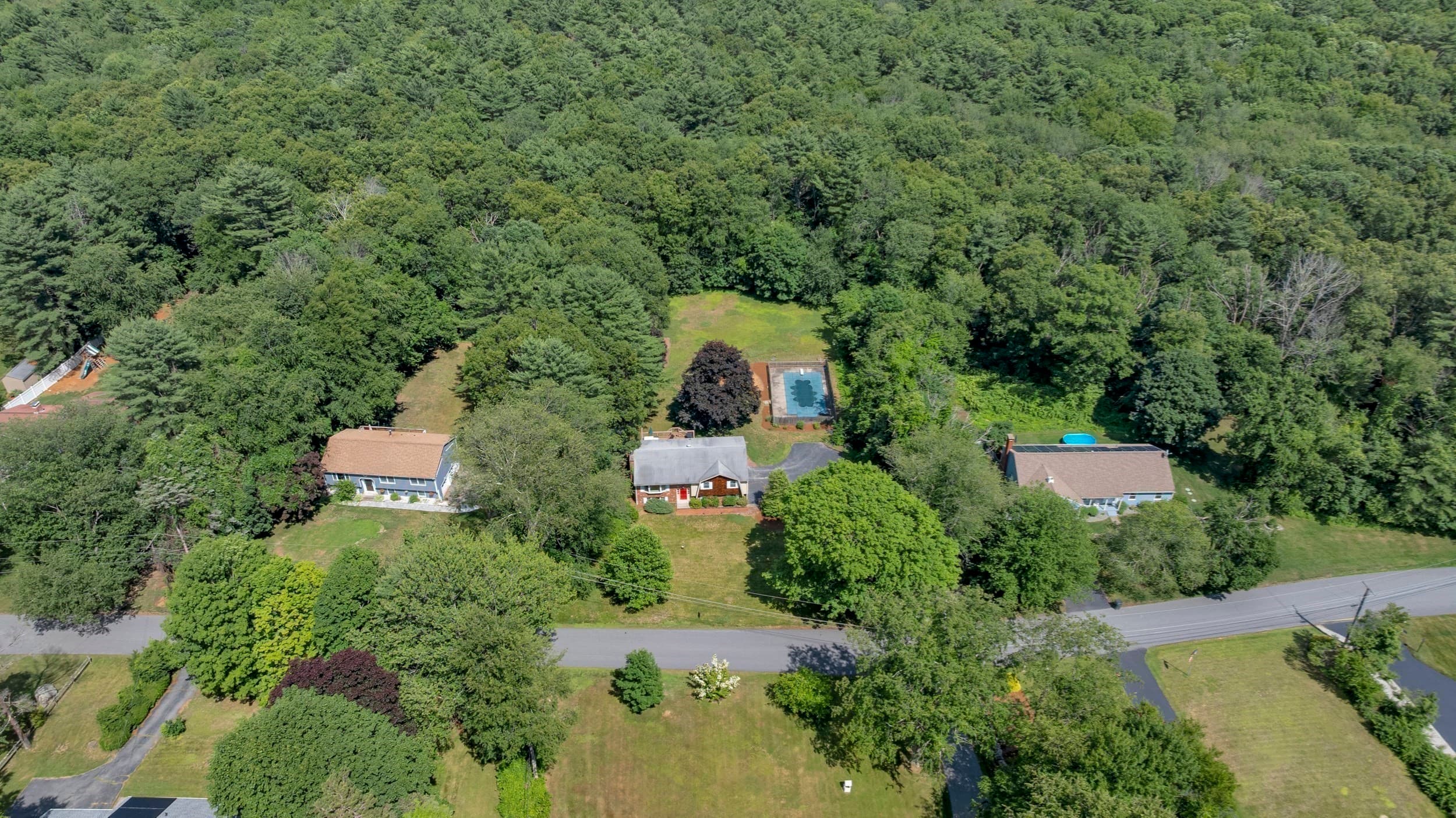 Single Family Residence at 27 Hillside Dr, Sturbridge MA 01566, photo 32 of 37