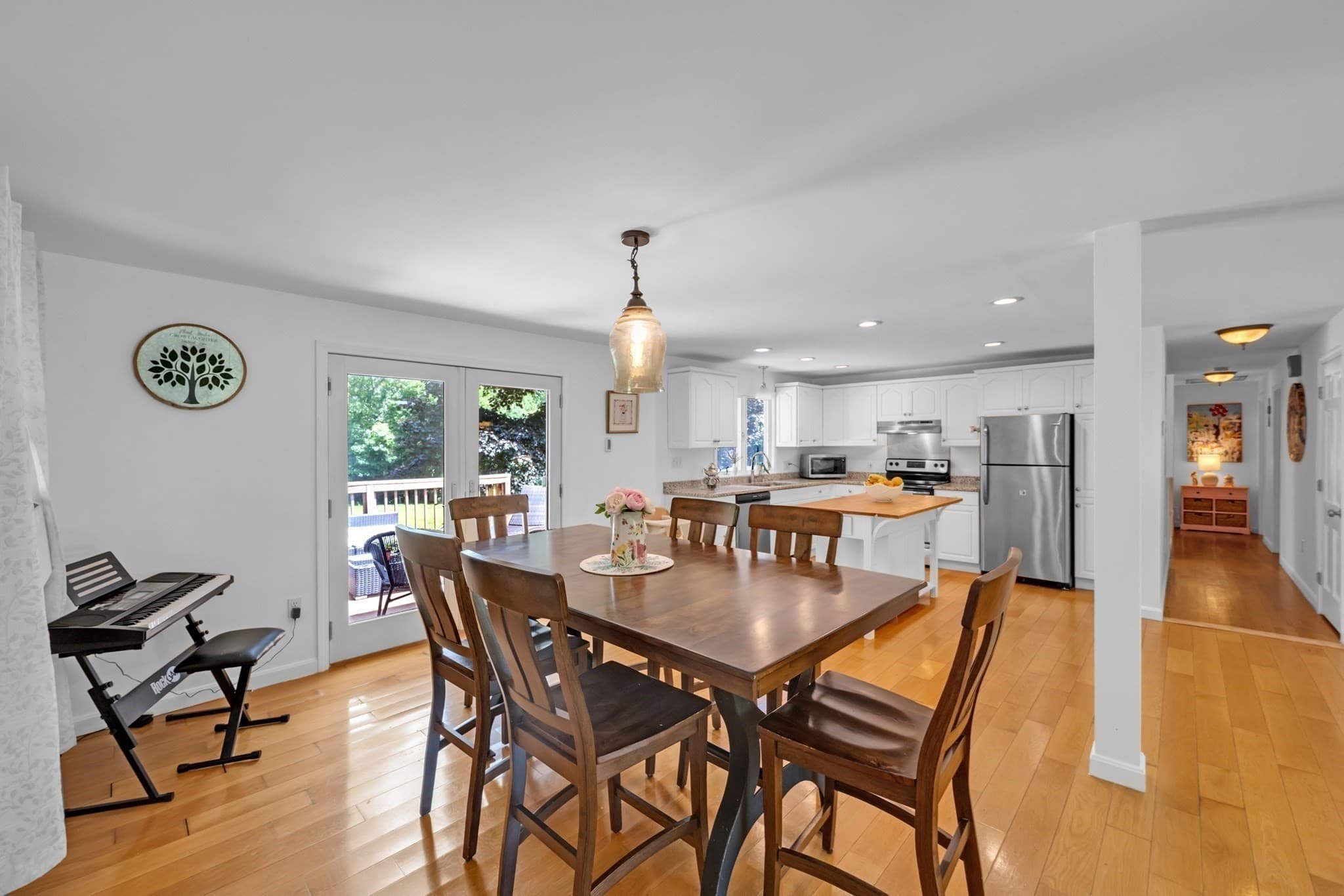 Single Family Residence at 27 Hillside Dr, Sturbridge MA 01566, photo 8 of 37