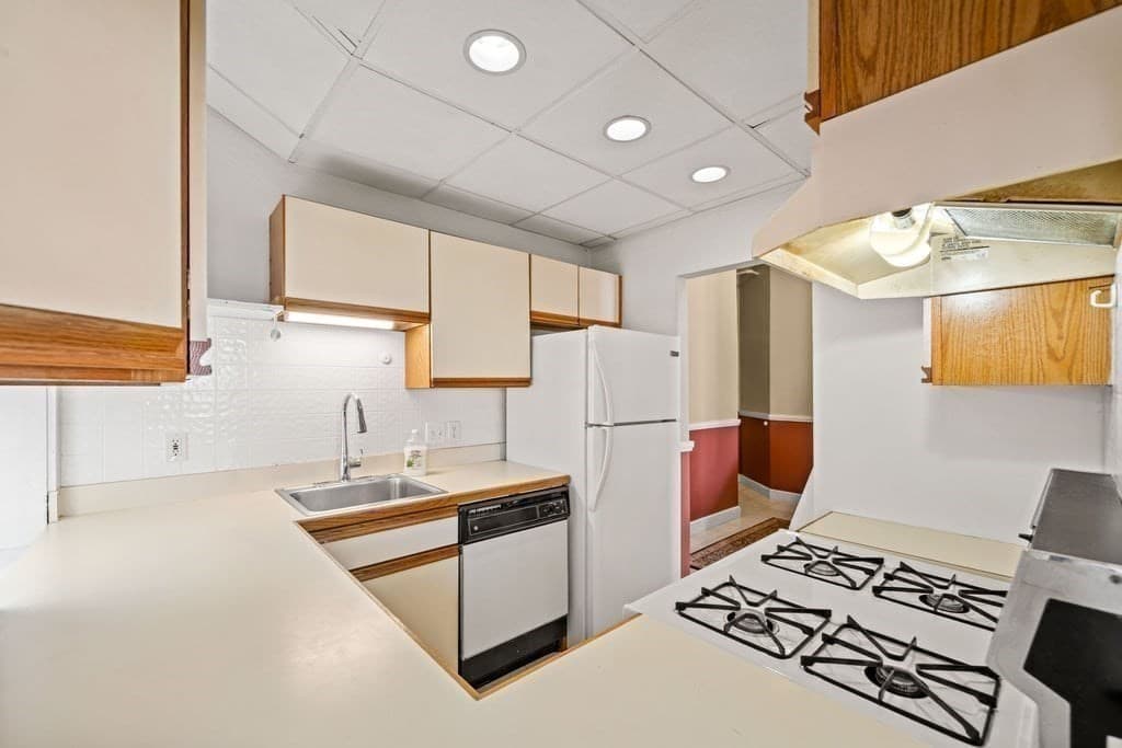Condominium at 62 Washington St # 9, Haverhill MA 01832, Haverhill, photo 12 of 37
