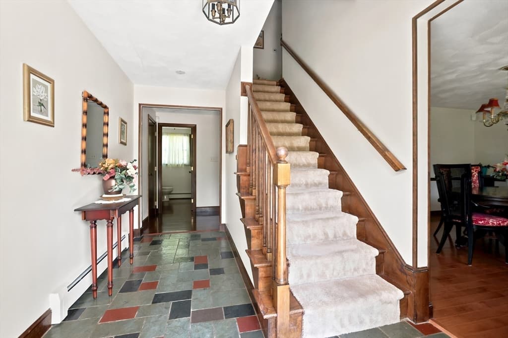 Single Family Residence at 9 Sparhawk Dr, Burlington MA 01803, Burlington, photo 12 of 42
