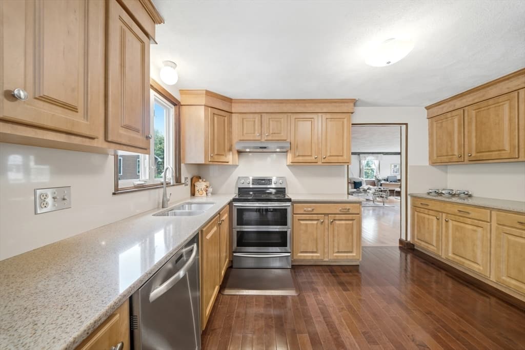 Single Family Residence at 9 Sparhawk Dr, Burlington MA 01803, Burlington, photo 21 of 42