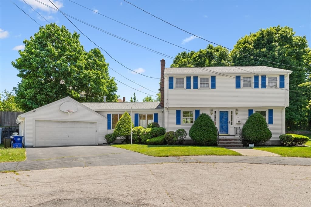 17 Duggan Ln, Milton MA 02186
