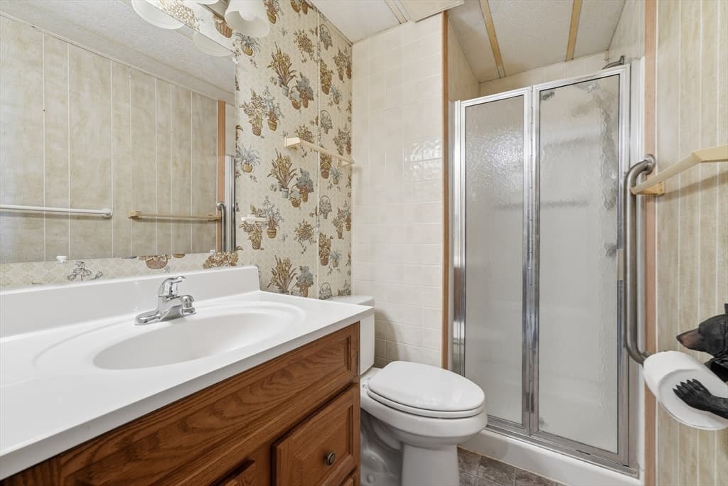 21 Fourth Ave, Westfield MA 01085 photo 17