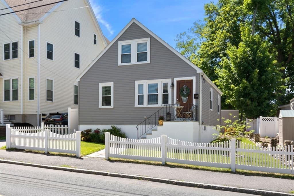 169 Grove St, Melrose MA 02176