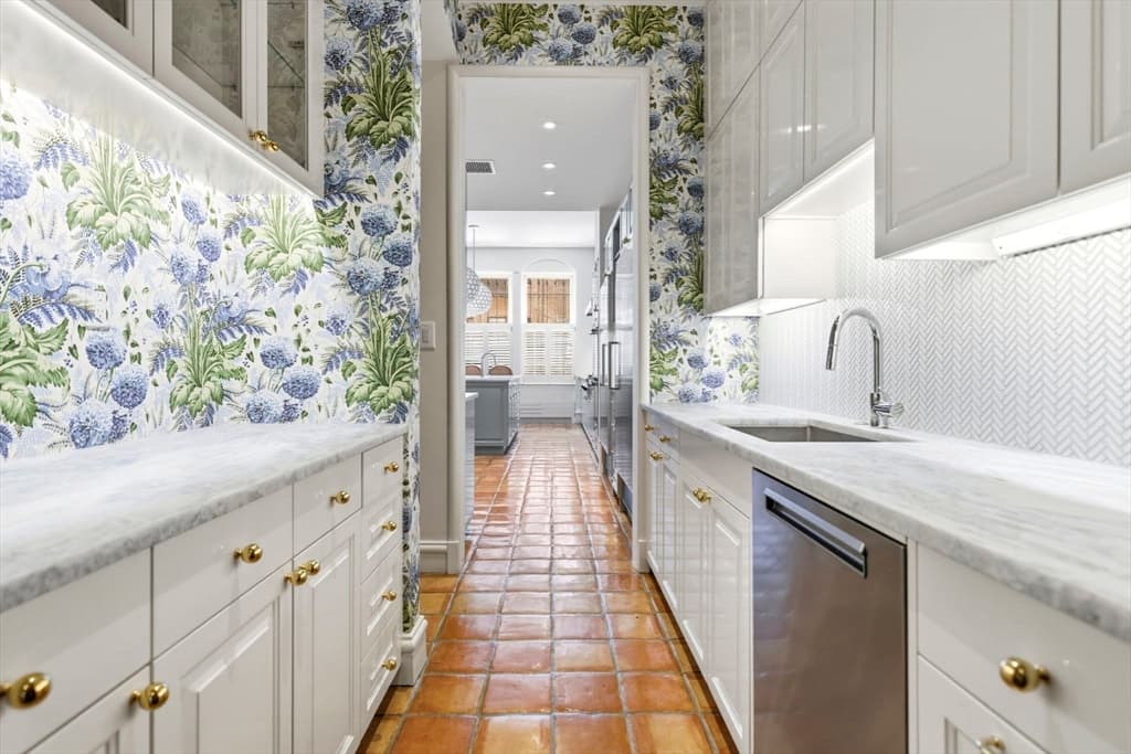 122 Marlborough Street, Boston MA 02116 photo 4