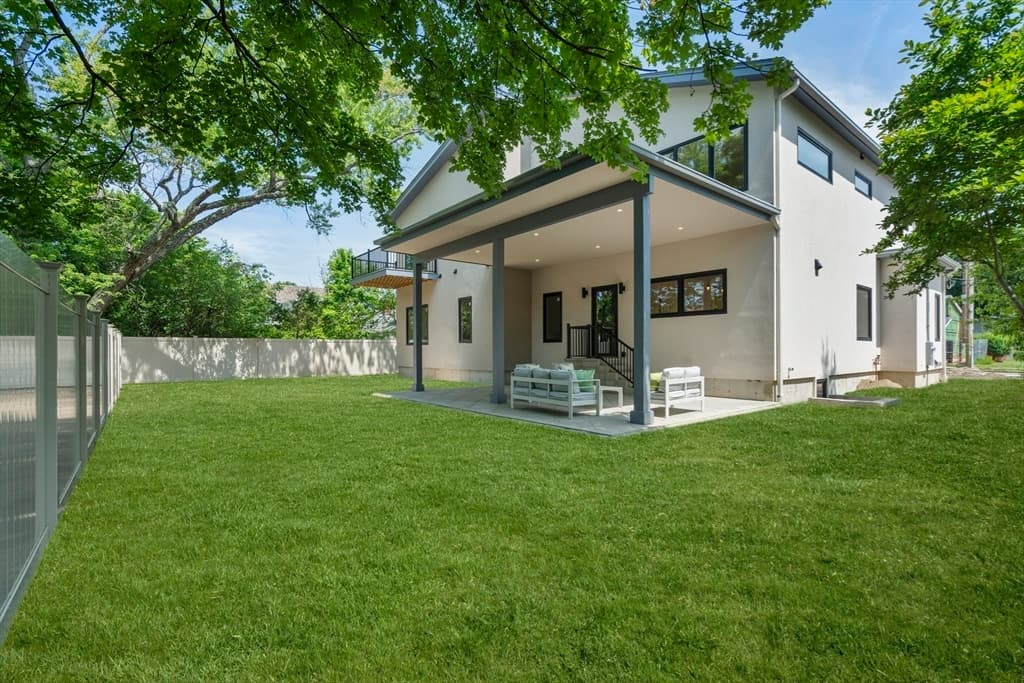 58 Bontempo Rd, Newton MA 02459 photo 2