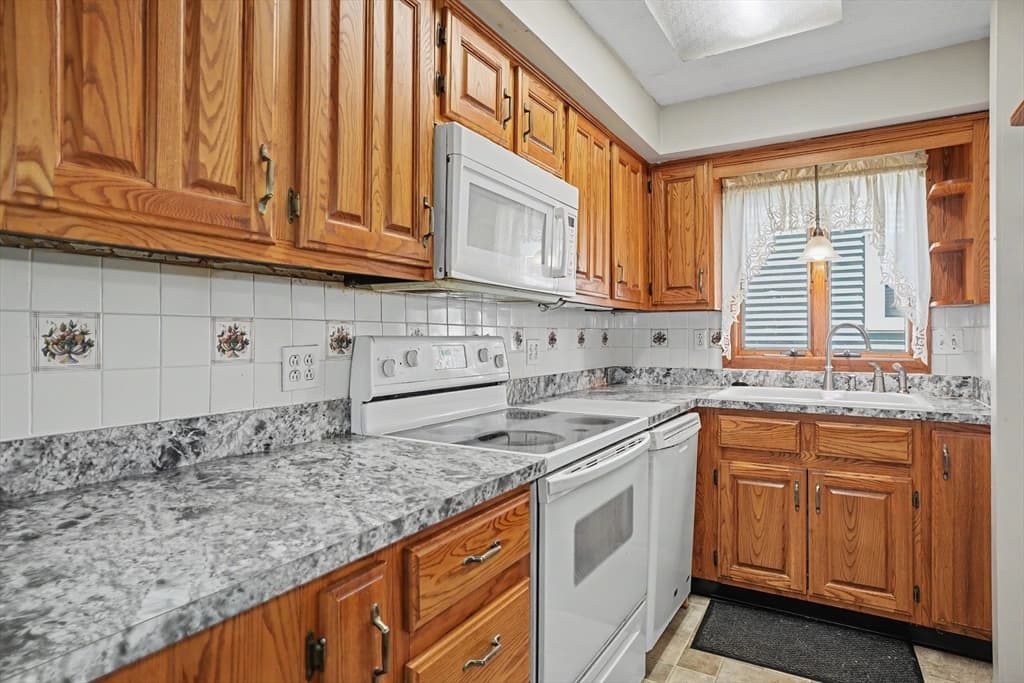 167 Seventh St, Leominster MA 01453 photo 6