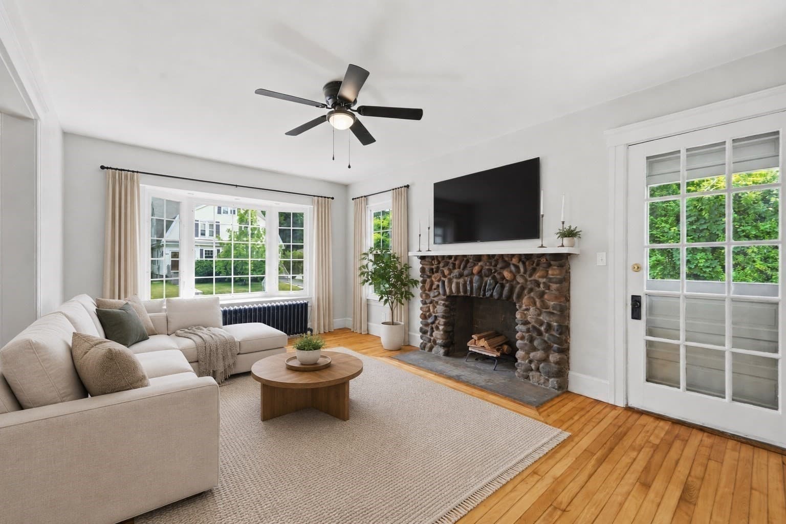 Single Family Residence at 87 Malden St, Worcester MA 01606, photo 16 of 41
