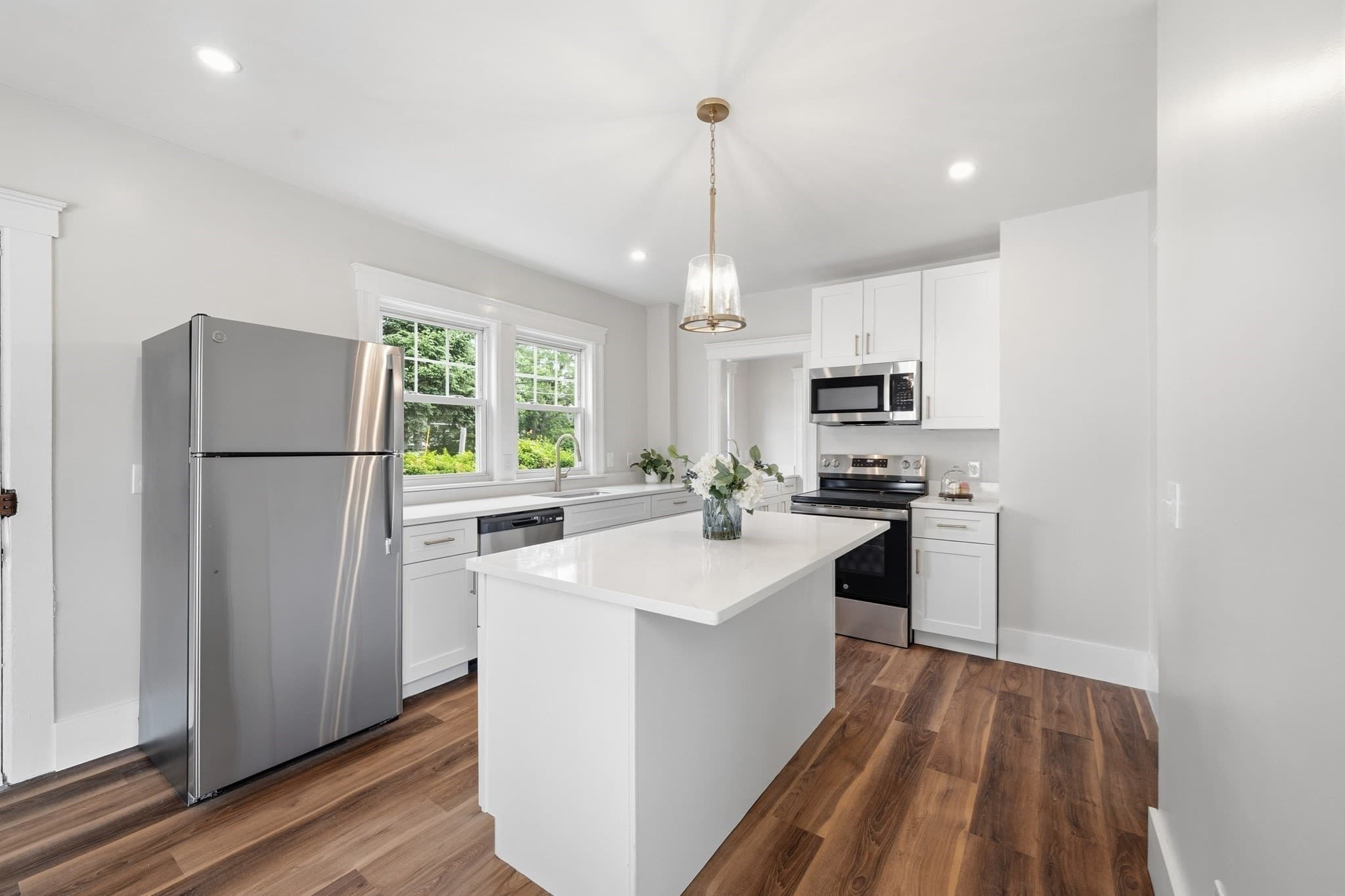 Single Family Residence at 87 Malden St, Worcester MA 01606, photo 3 of 41