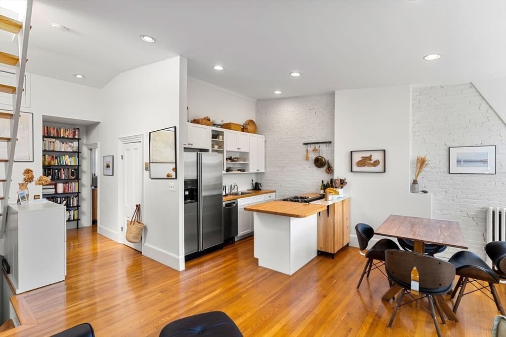 Condominium at 154 W Concord St # 4, Boston MA 02118, photo 2 of 27