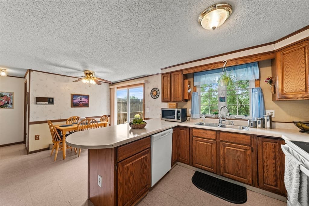 Condominium at 12 Winnepurkit Ave # 12, Lynn MA 01905, photo 7 of 26