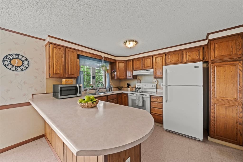 Condominium at 12 Winnepurkit Ave # 12, Lynn MA 01905, photo 5 of 26