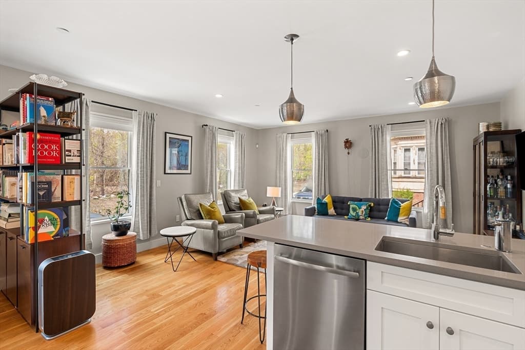 Condominium at 178 Thornton St # 1, Boston MA 02119, photo 2 of 23