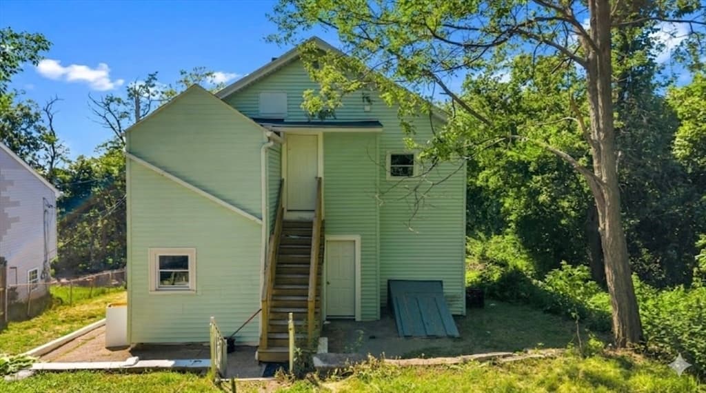 409 Crescent St, Fall River MA 02720 photo 3
