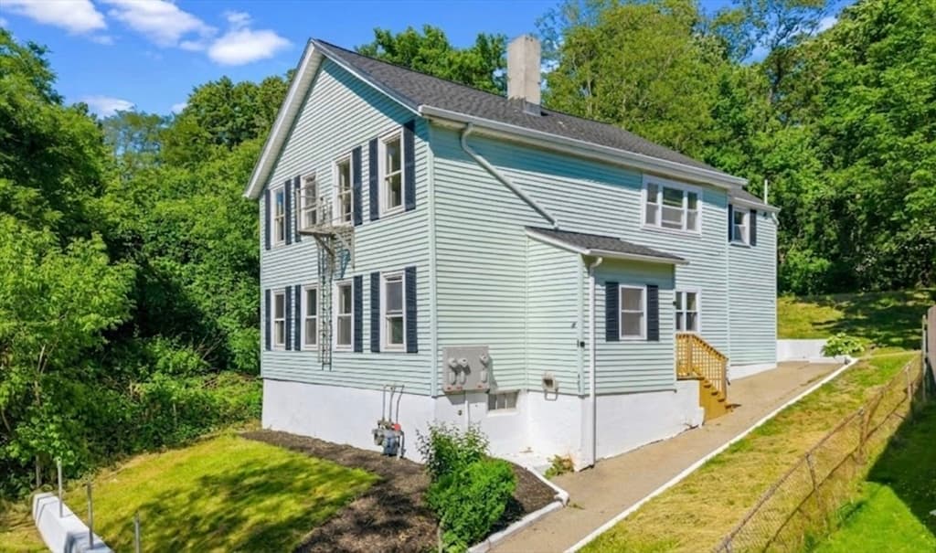 409 Crescent St, Fall River MA 02720