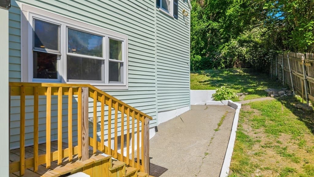 409 Crescent St, Fall River MA 02720 photo 9