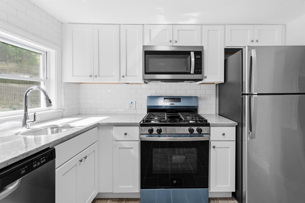 409 Crescent St, Fall River MA 02720 photo 15