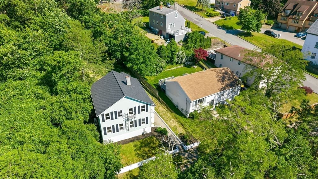 409 Crescent St, Fall River MA 02720 photo 4