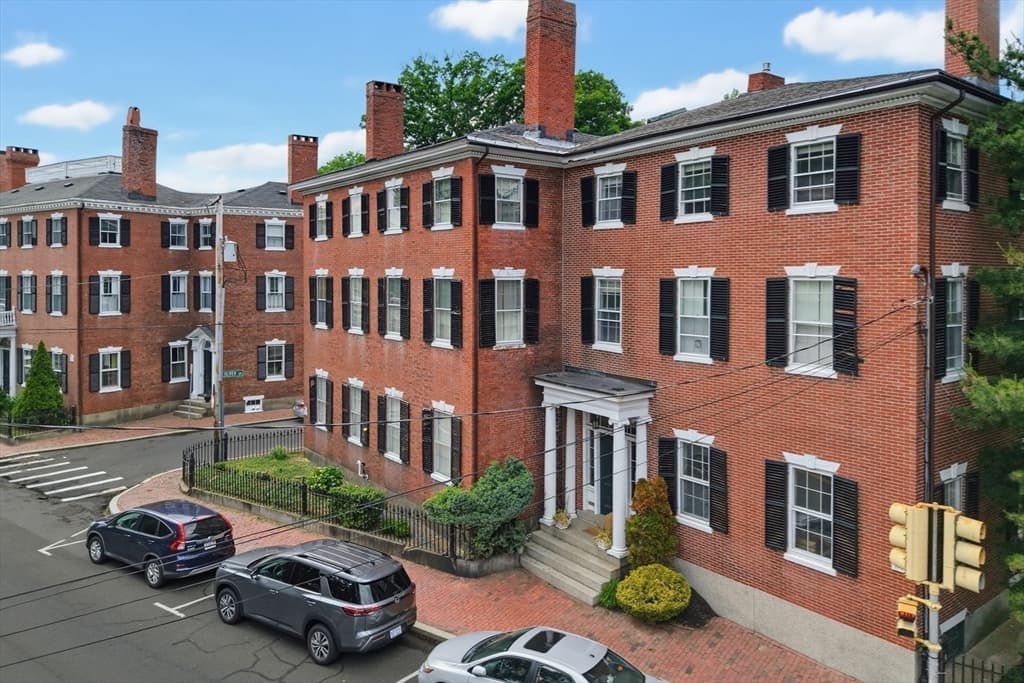 35 Washington Sq # 3, Salem MA 01970