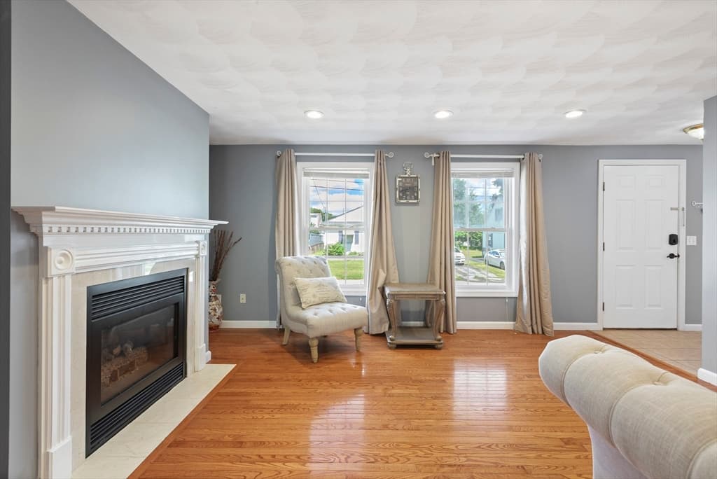 Single Family Residence at 210 Morris St, Cumberland RI 02864, Cumberland, photo 5 of 32