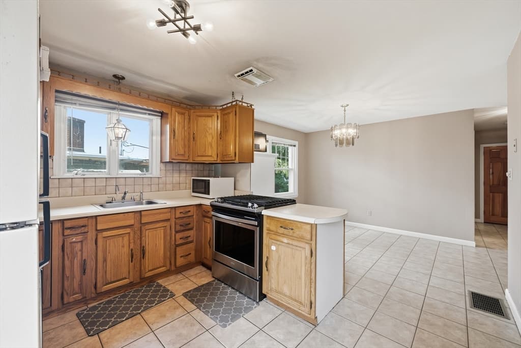 30 Bunkerhill St # 30, North Andover MA 01845 photo 4