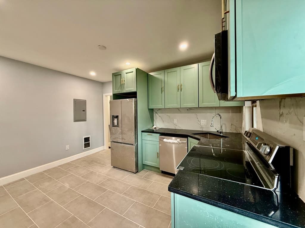 Condominium at 15 Berwick St # 15, Melrose MA 02176, Melrose, photo 3 of 27