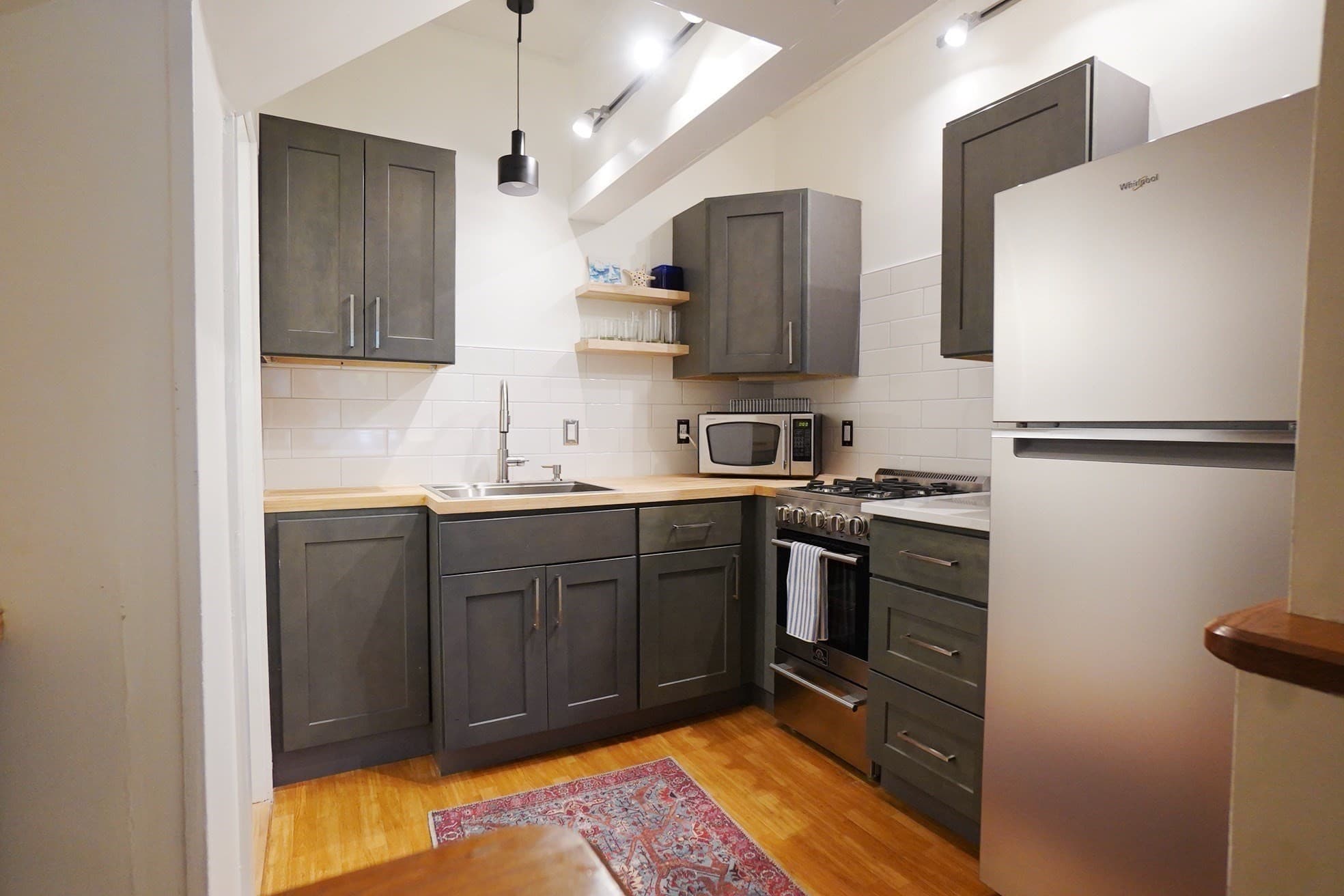Condominium at 83 Pleasant St # 3, Marblehead MA 01945, Marblehead, photo 2 of 9