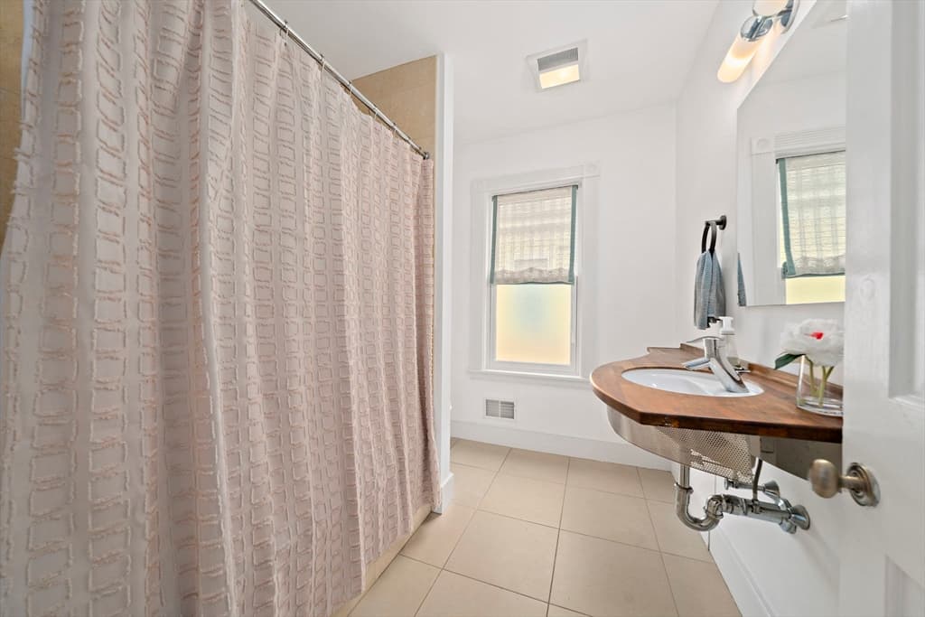 Condominium at 80 Holland St # 2, Somerville MA 02144, photo 8 of 23