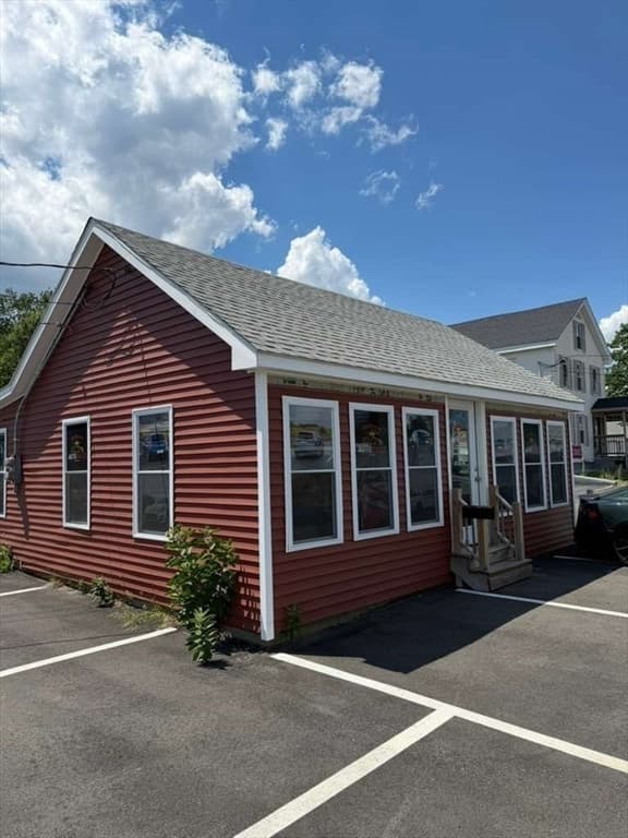 1637 Main St, Brockton MA 02301