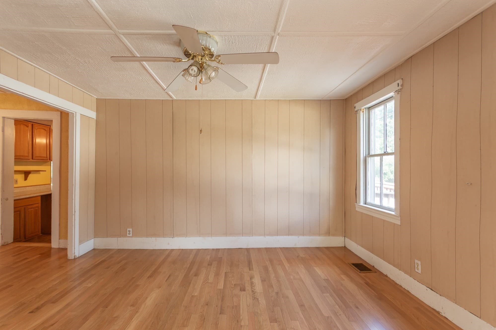Single Family Residence at 260 King Philip St, Raynham MA 02767, Raynham, photo 4 of 29