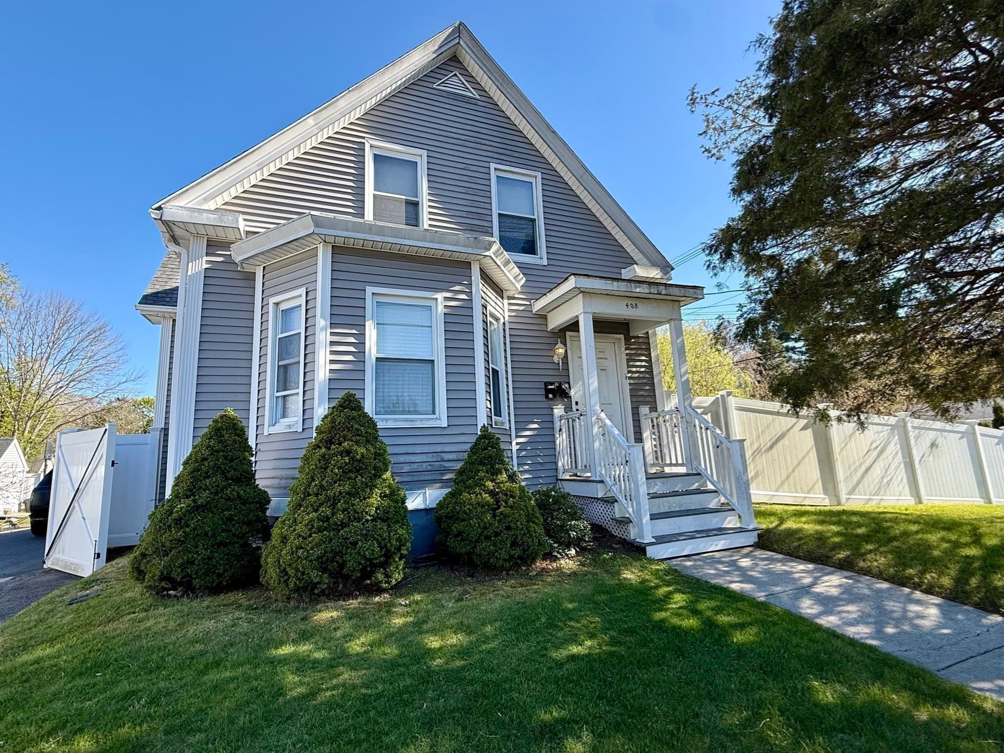 Single Family Residence at 408 W Britannia St, Taunton MA 02780, photo 7 of 21