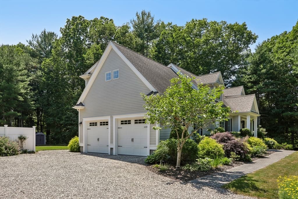 831 Mayflower St, Duxbury MA 02332 photo 2