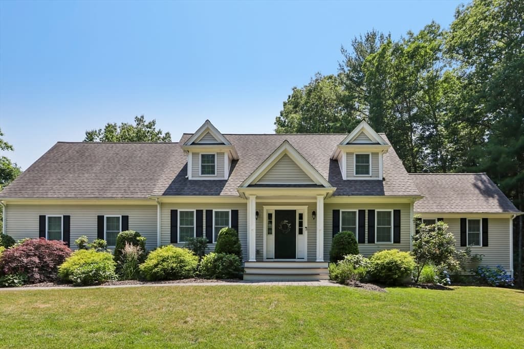 831 Mayflower St, Duxbury MA 02332