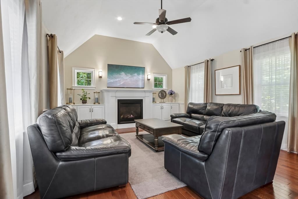831 Mayflower St, Duxbury MA 02332 photo 4
