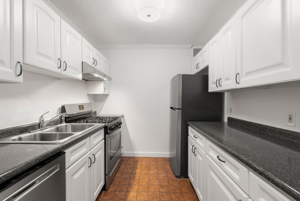 33 Pond Ave # 523, Brookline MA 02445 photo 5