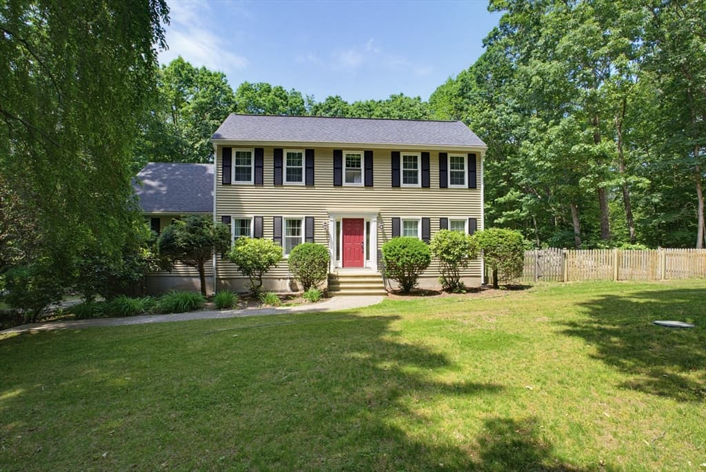 Single Family Residence at 47 Old Village Rd, Sturbridge MA 01566, Sturbridge, photo 2 of 42