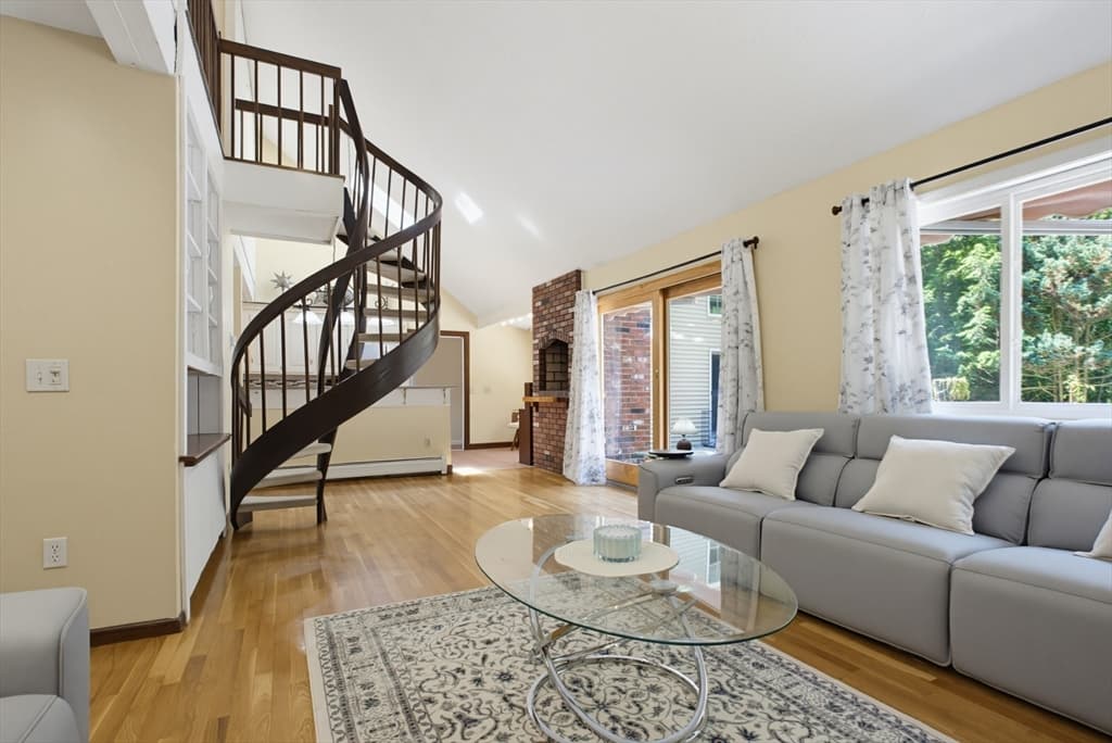 Single Family Residence at 47 Old Village Rd, Sturbridge MA 01566, Sturbridge, photo 6 of 42