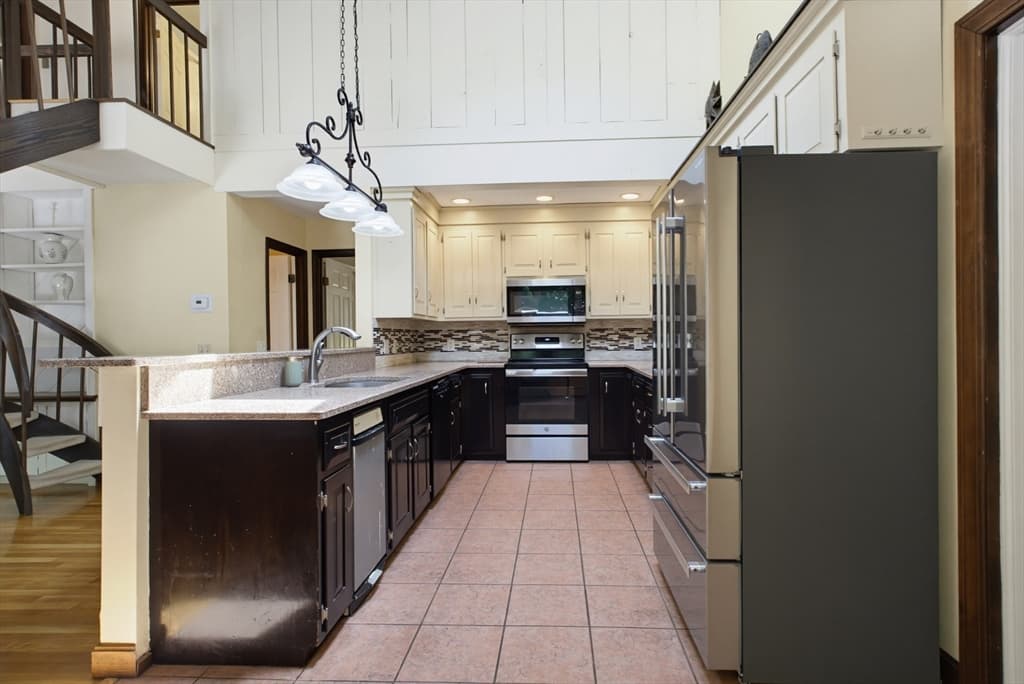 Single Family Residence at 47 Old Village Rd, Sturbridge MA 01566, Sturbridge, photo 9 of 42