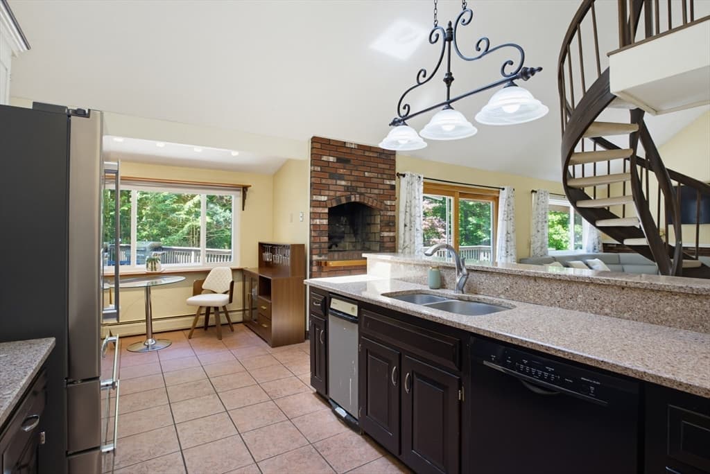Single Family Residence at 47 Old Village Rd, Sturbridge MA 01566, Sturbridge, photo 10 of 42