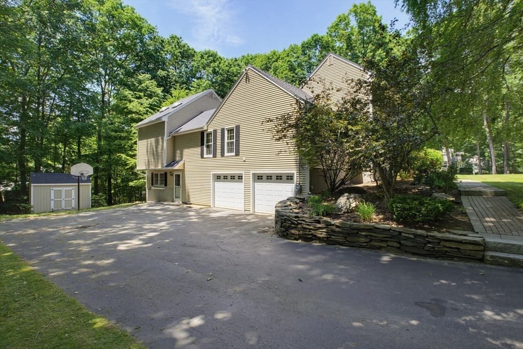 Single Family Residence at 47 Old Village Rd, Sturbridge MA 01566, Sturbridge, photo 37 of 42