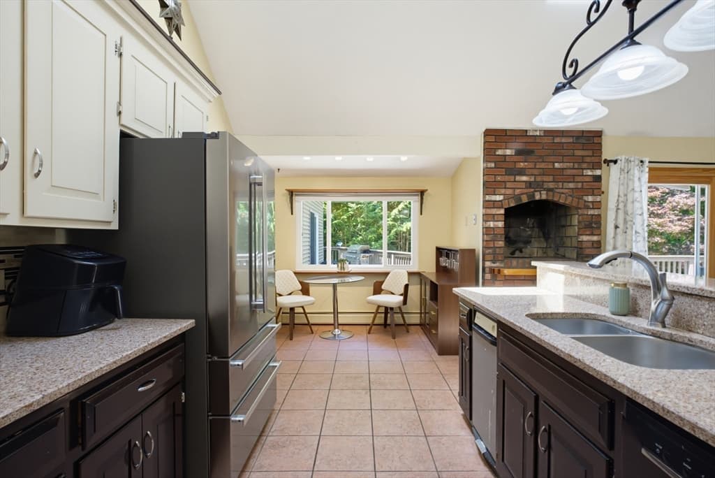 Single Family Residence at 47 Old Village Rd, Sturbridge MA 01566, Sturbridge, photo 11 of 42