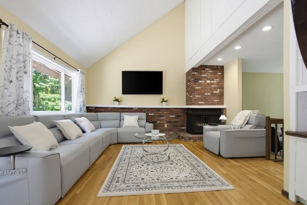 Single Family Residence at 47 Old Village Rd, Sturbridge MA 01566, Sturbridge, photo 4 of 42
